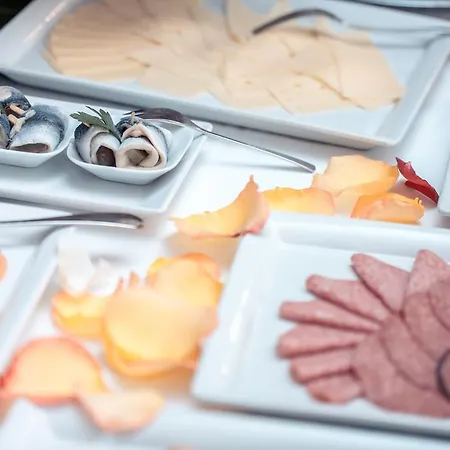 Отель Bleibtreu By Golden Tulip 4*